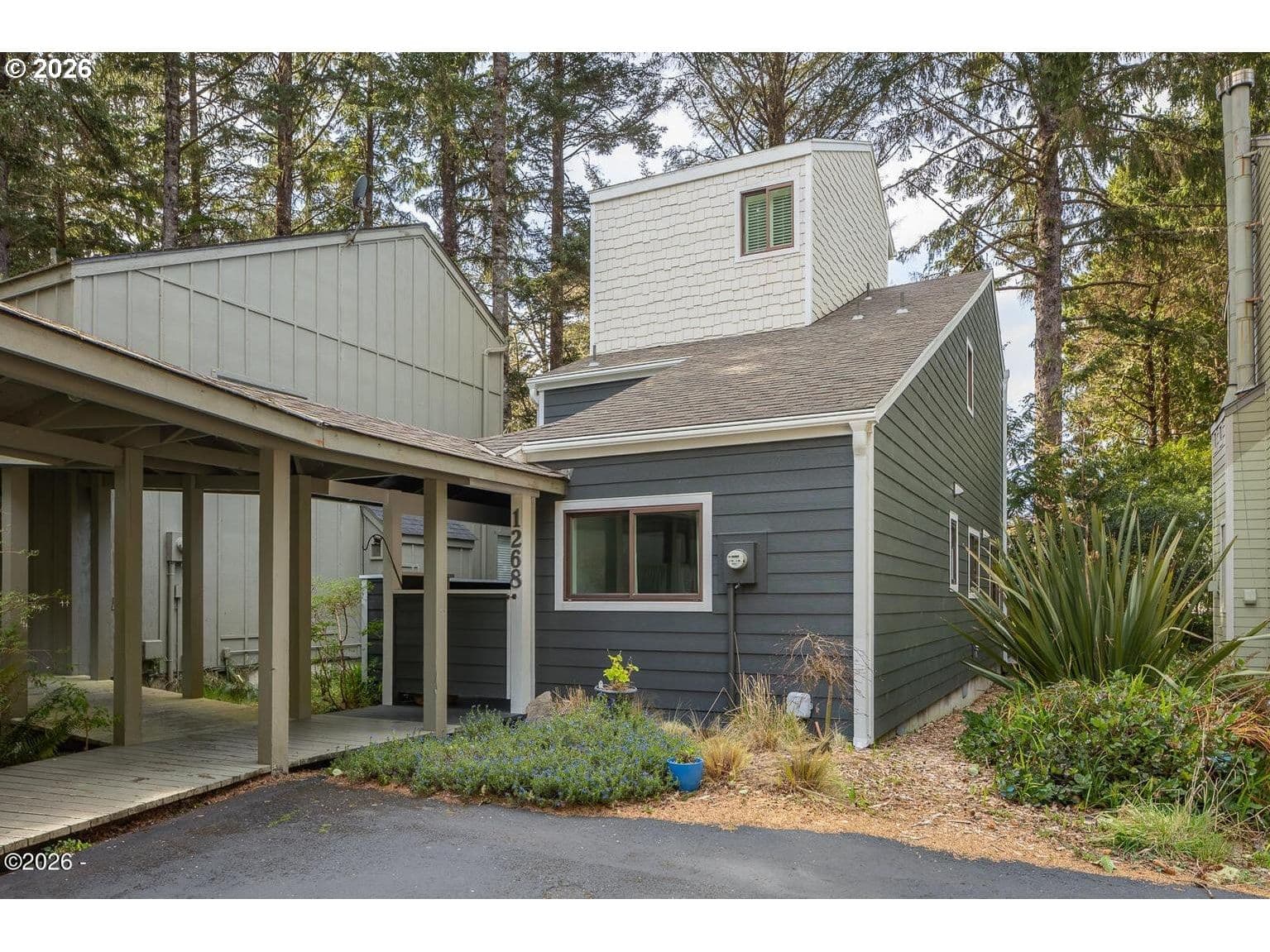 Listing photo 1 of 6