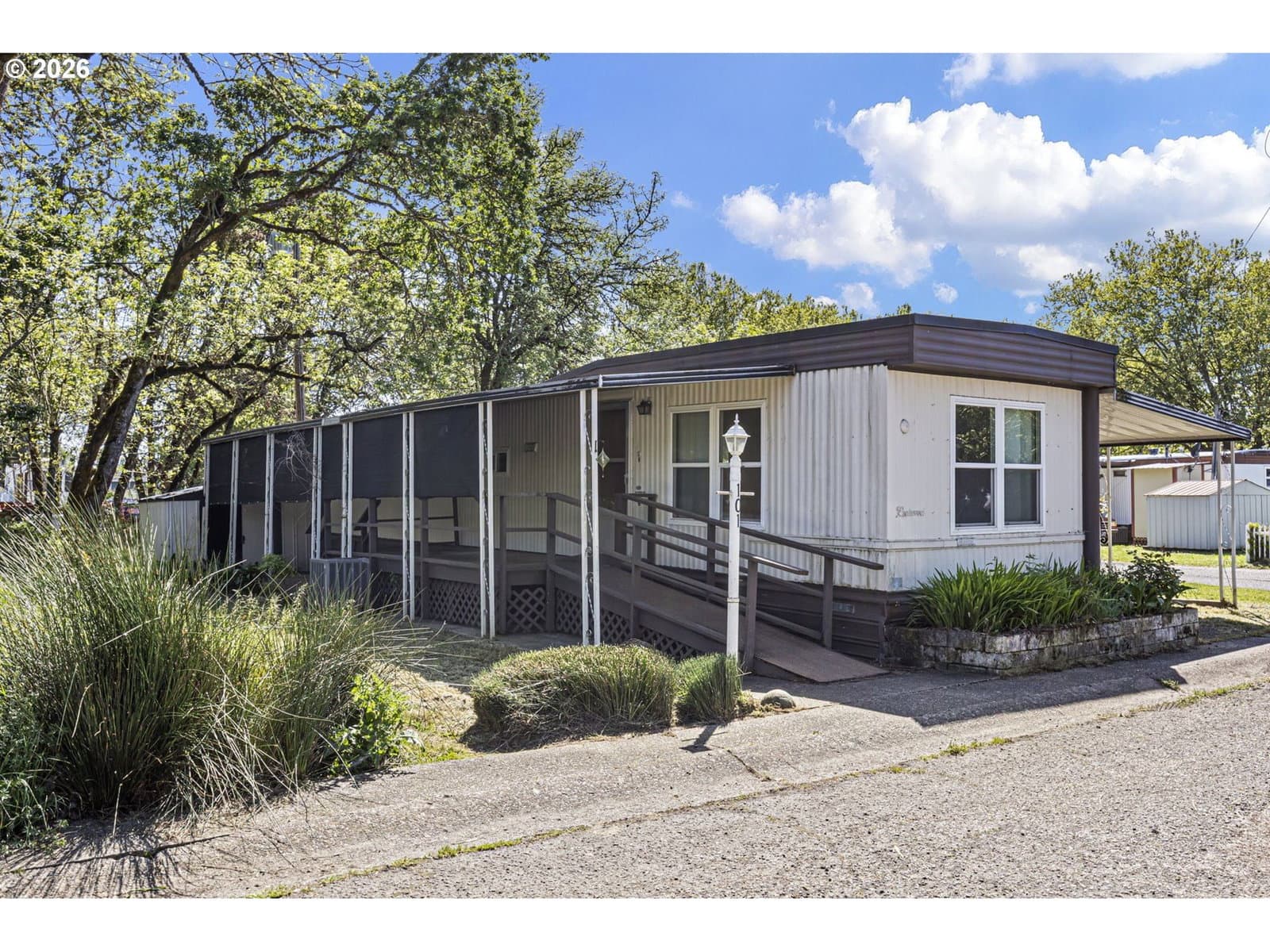 Listing photo 1 of 6