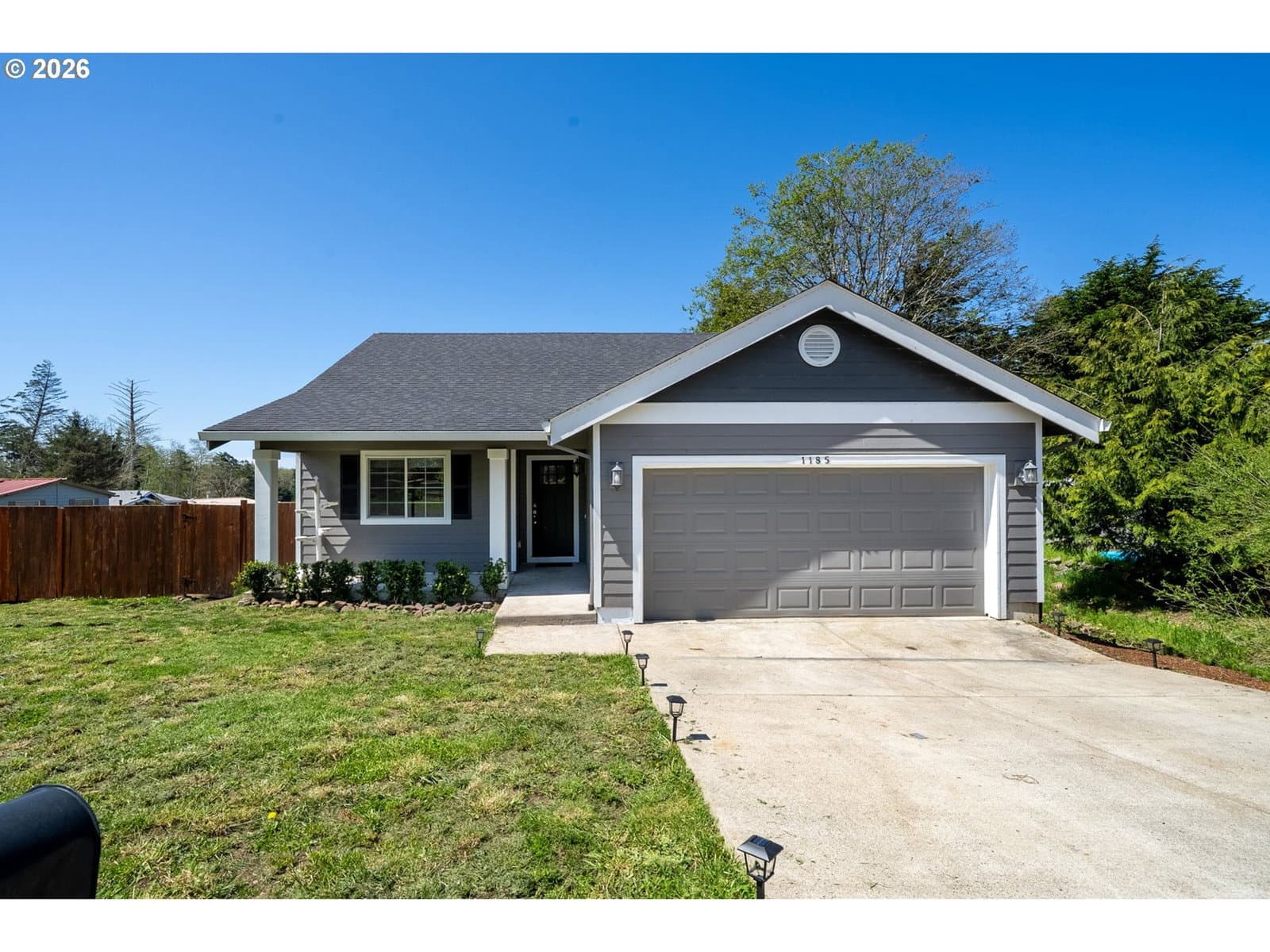 Listing photo 1 of 6