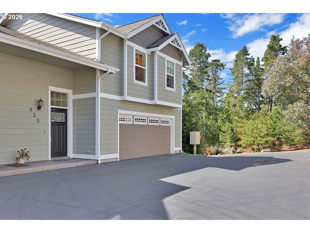 Listing photo 1 of 6