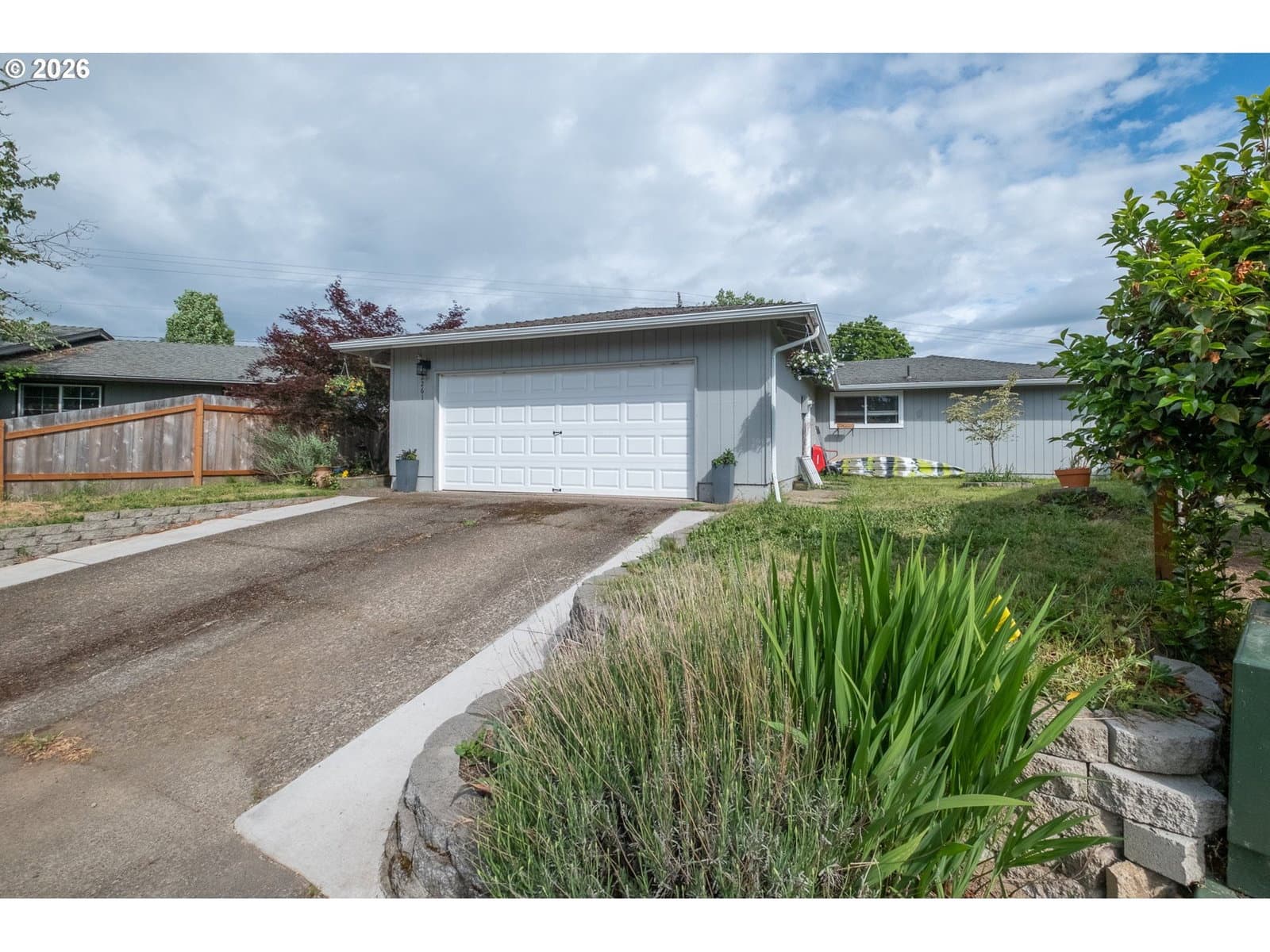 Listing photo 1 of 6