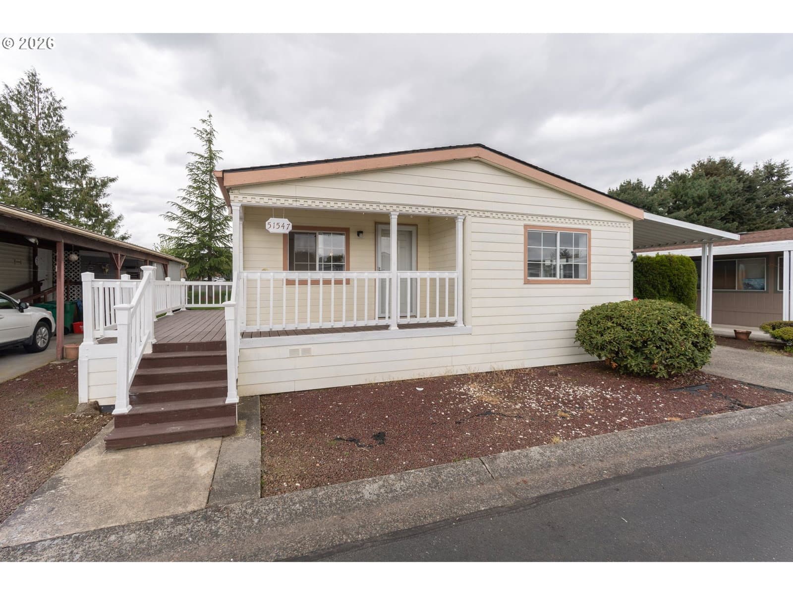 Listing photo 1 of 6