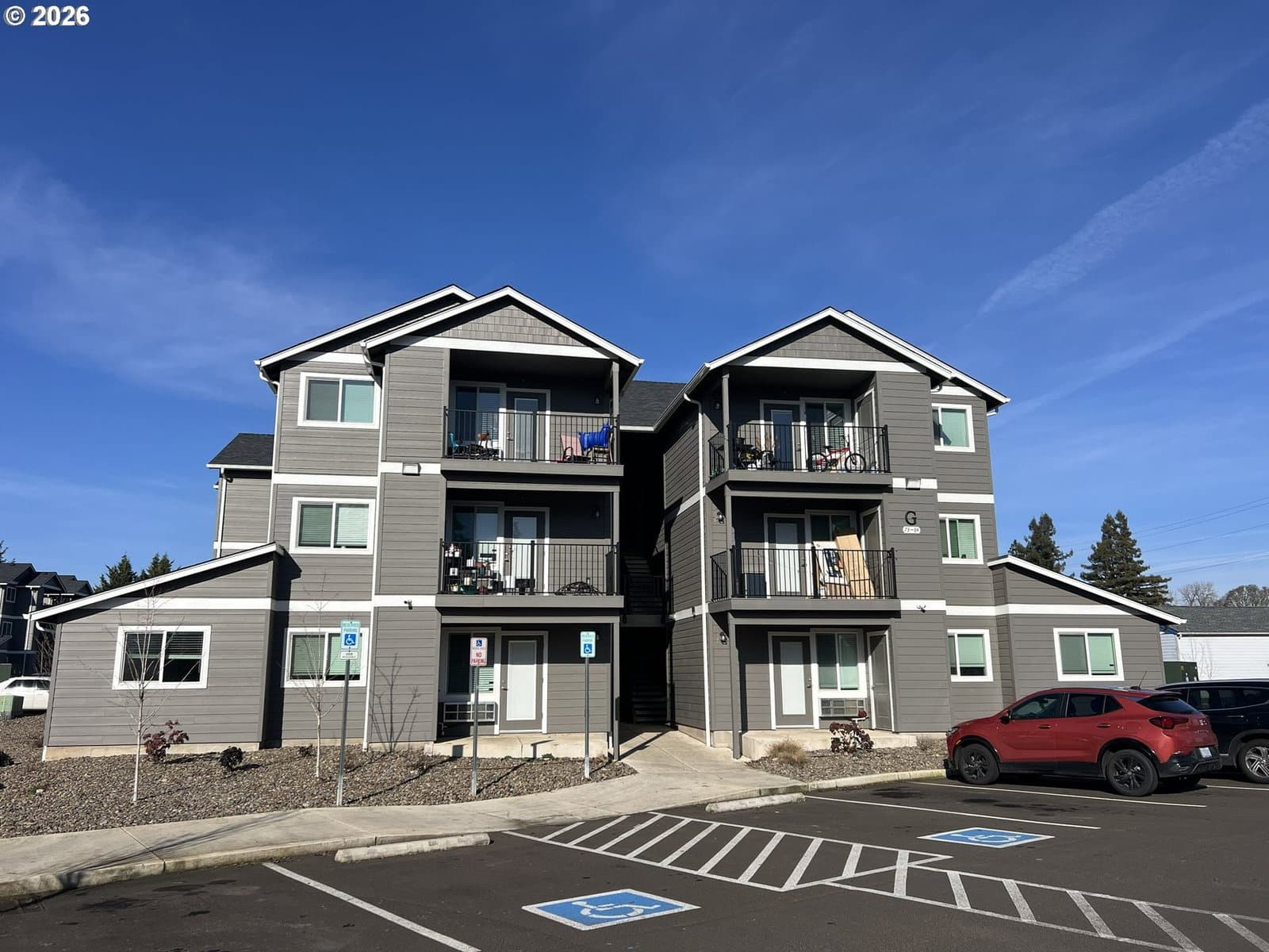 Listing photo 1 of 6