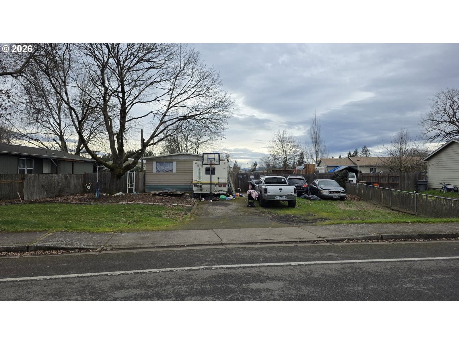Listing photo 1 of 2