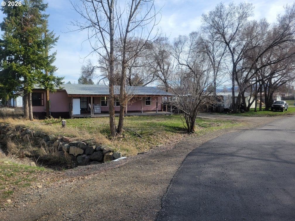 Listing photo 1 of 6
