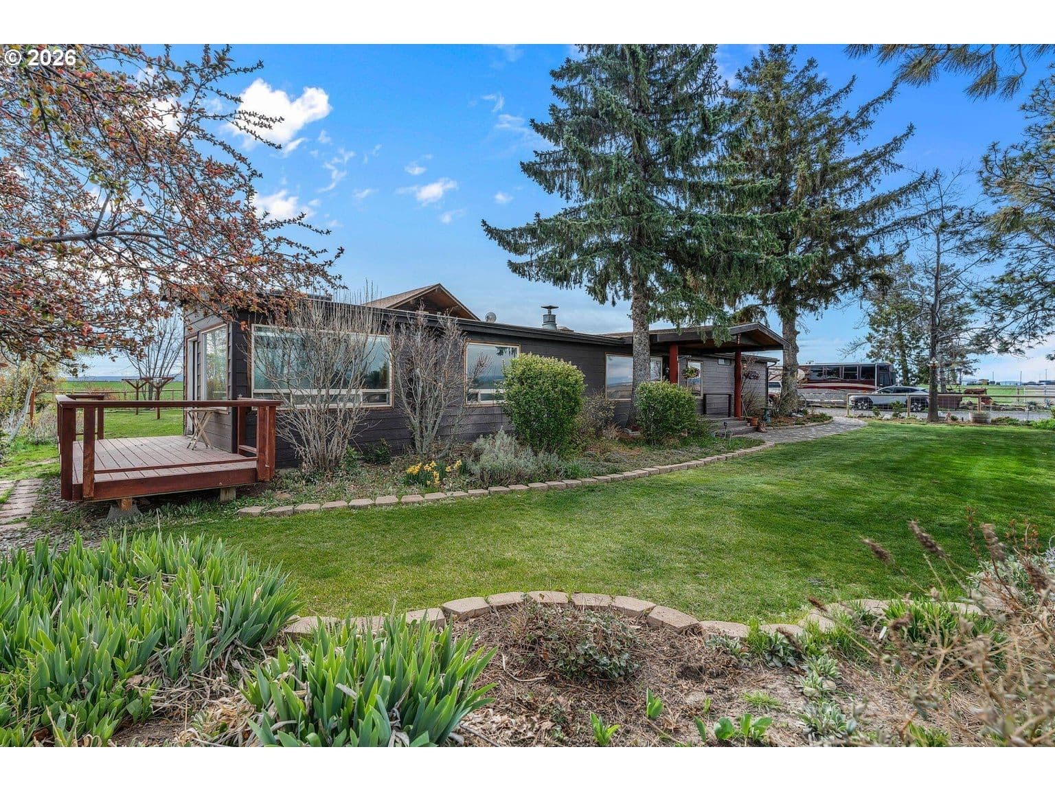 Listing photo 1 of 6