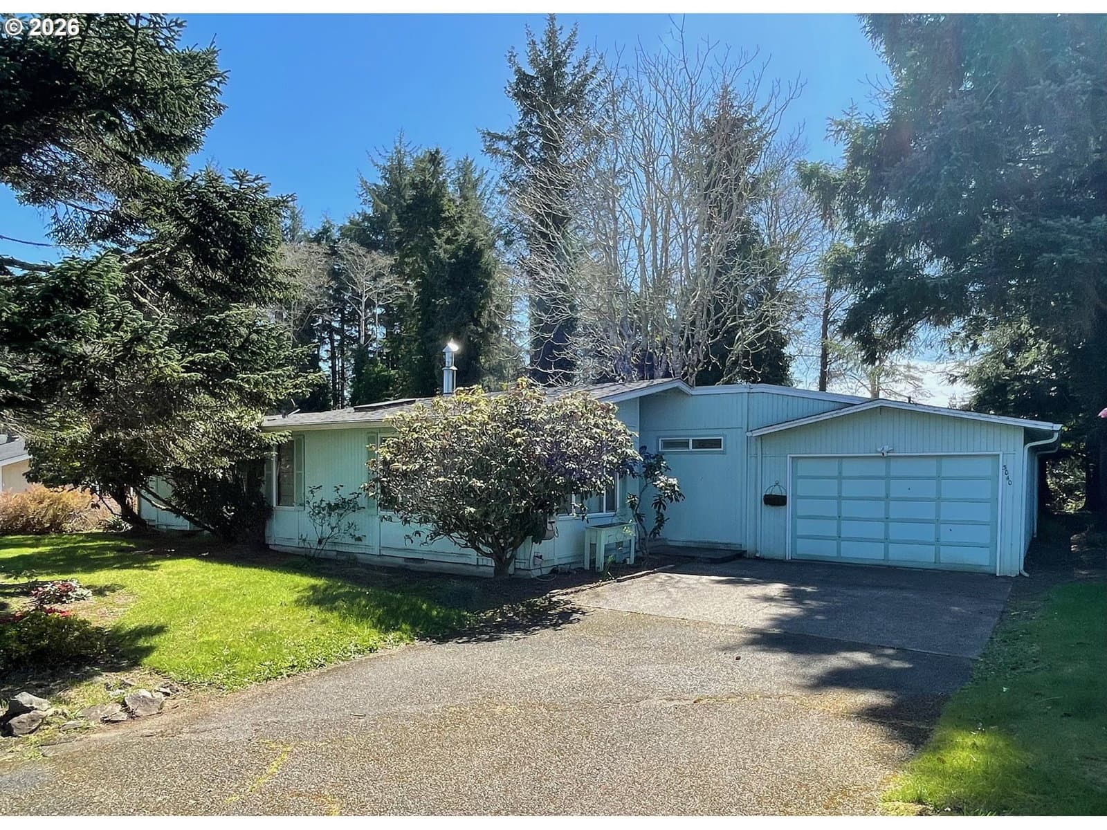 Listing photo 1 of 6