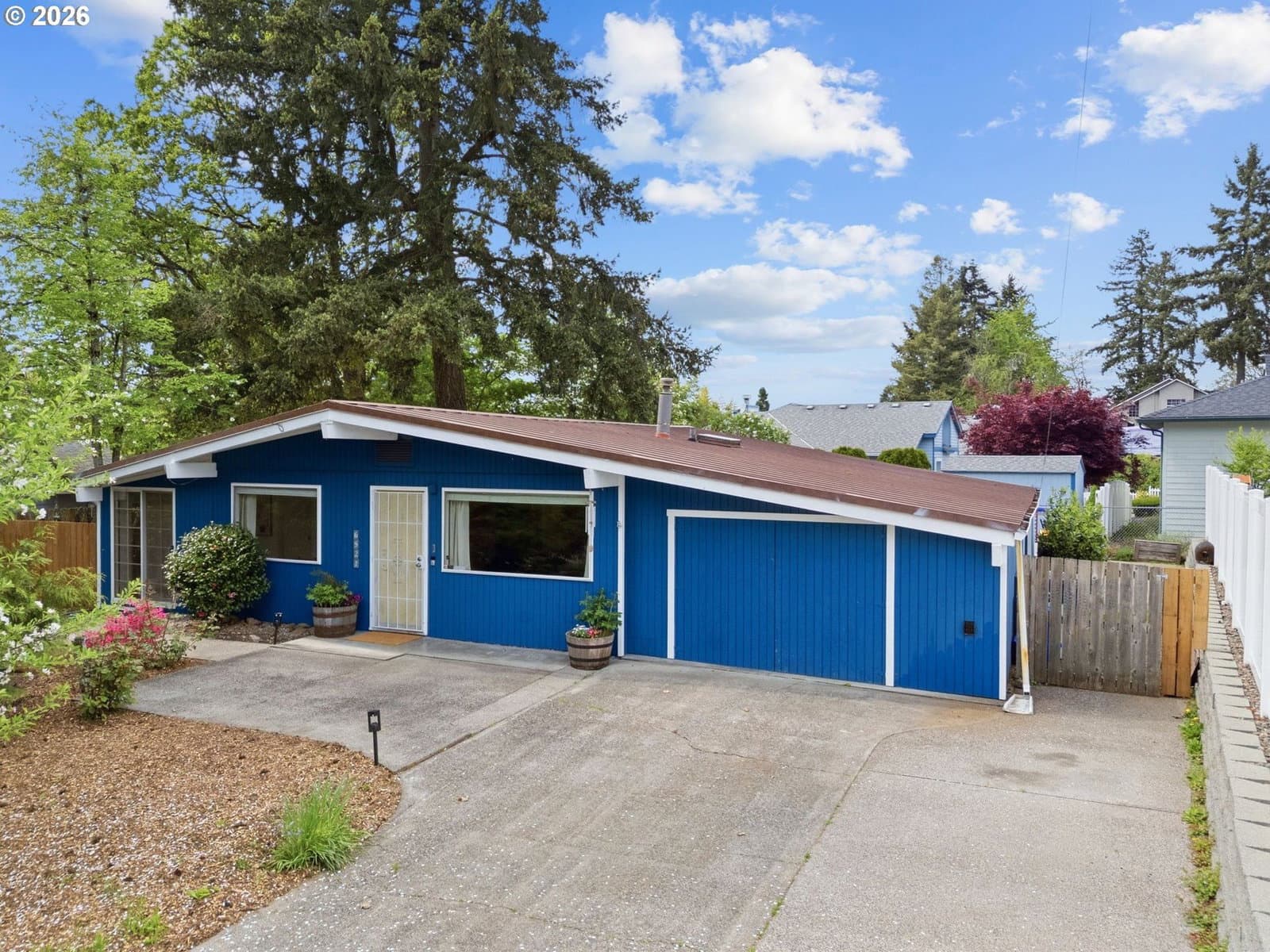 Listing photo 1 of 6