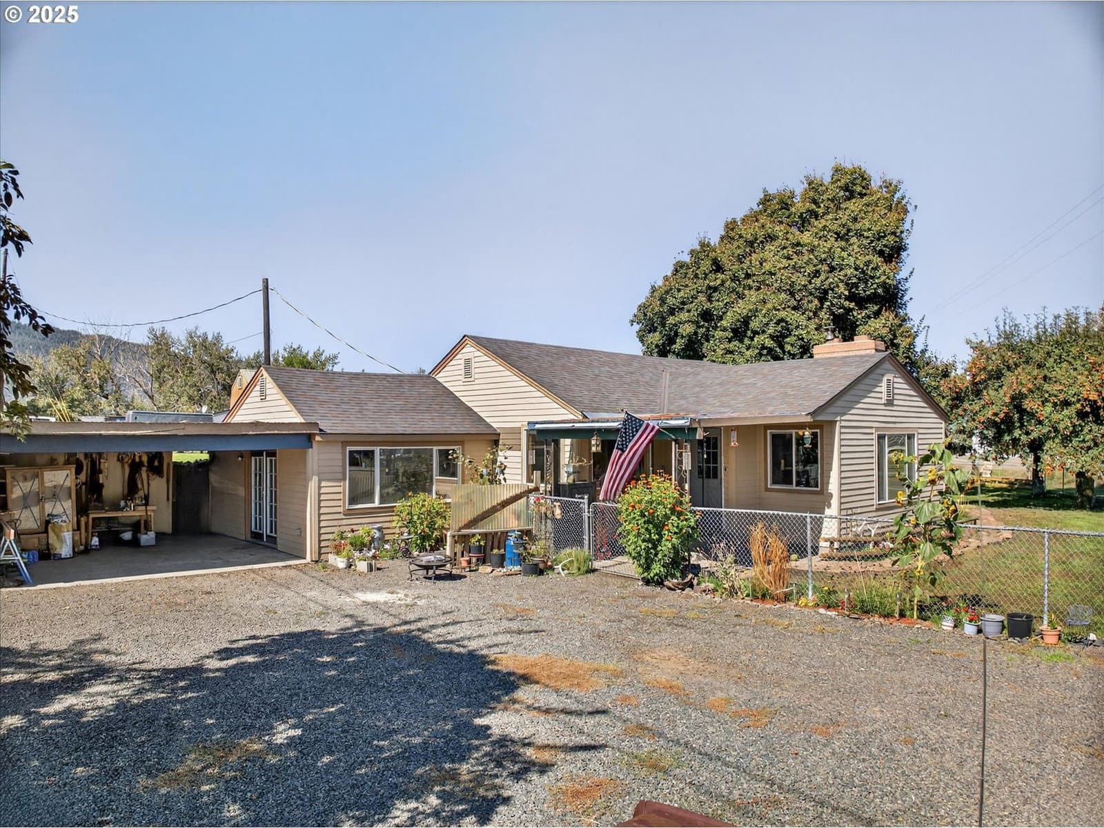 Listing photo 1 of 6
