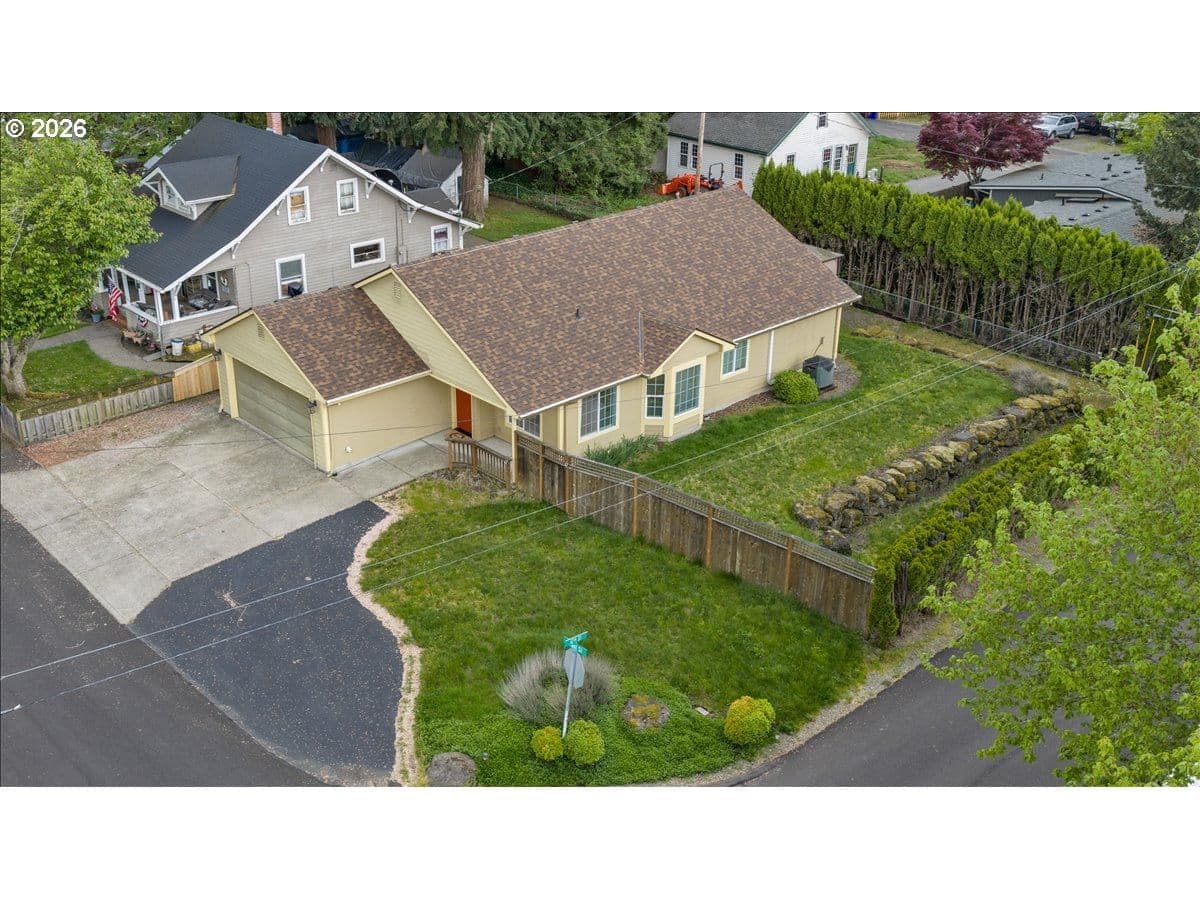 Listing photo 1 of 6