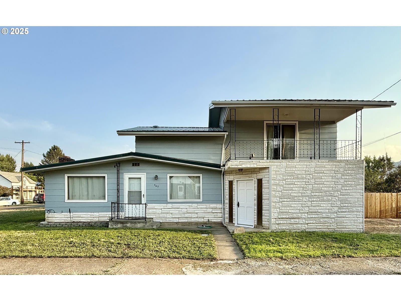 Listing photo 1 of 6