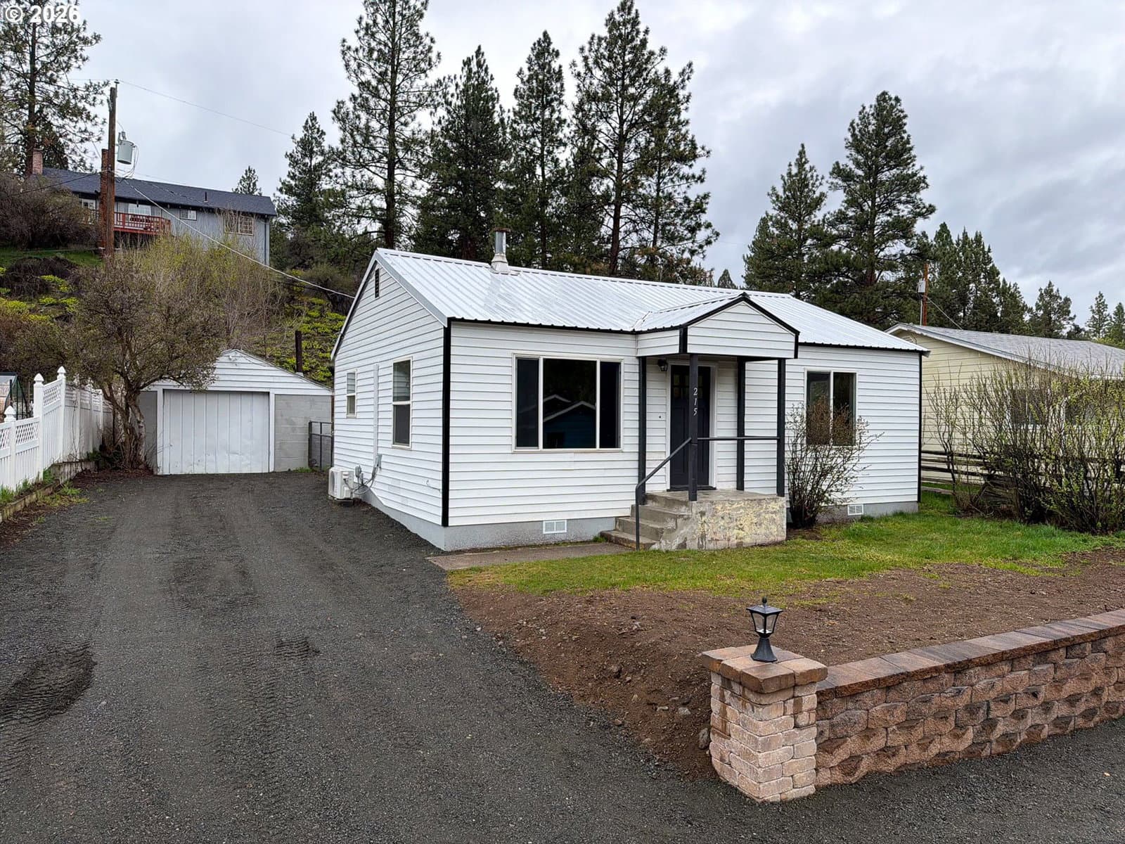 Listing photo 1 of 6