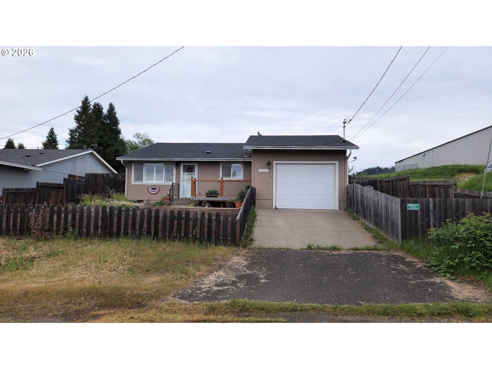 Listing photo 1 of 6