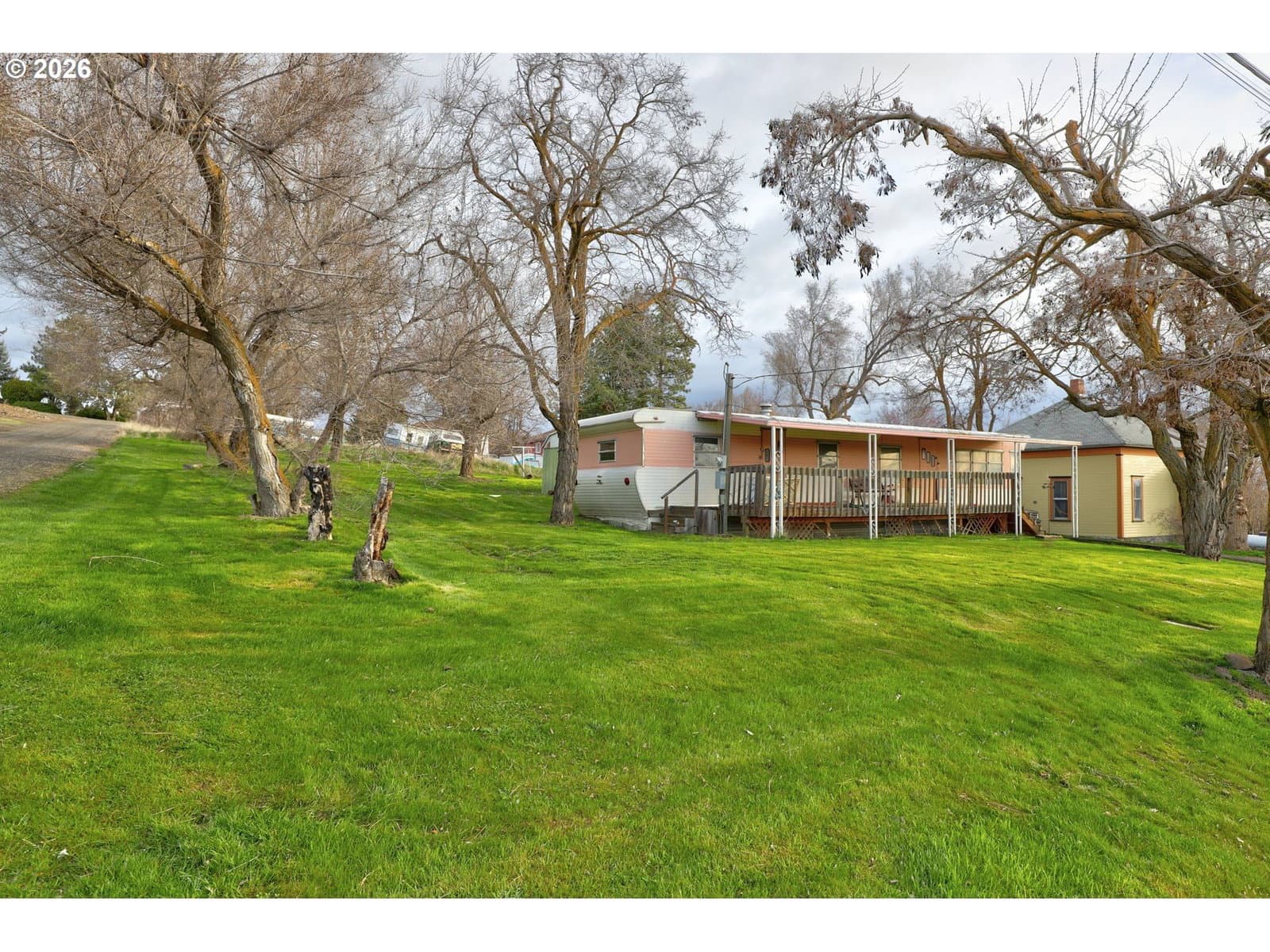 Listing photo 1 of 6