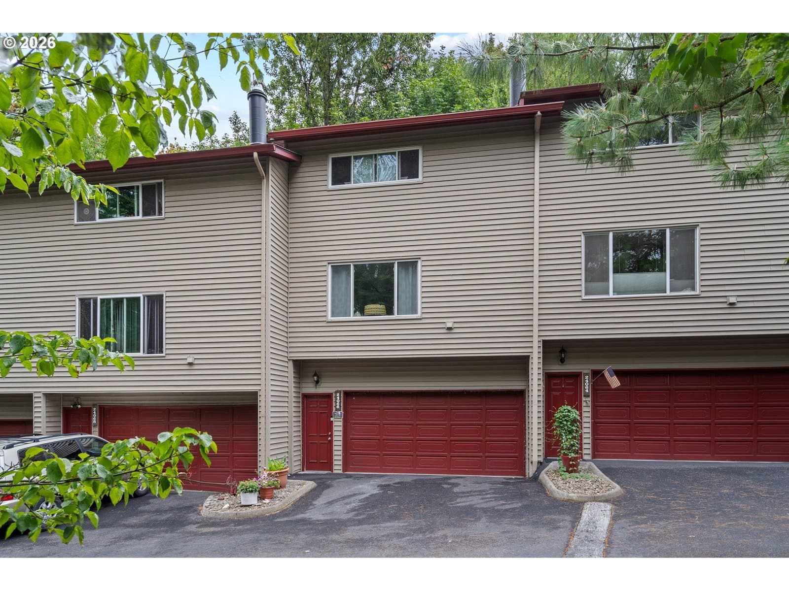 Listing photo 1 of 6