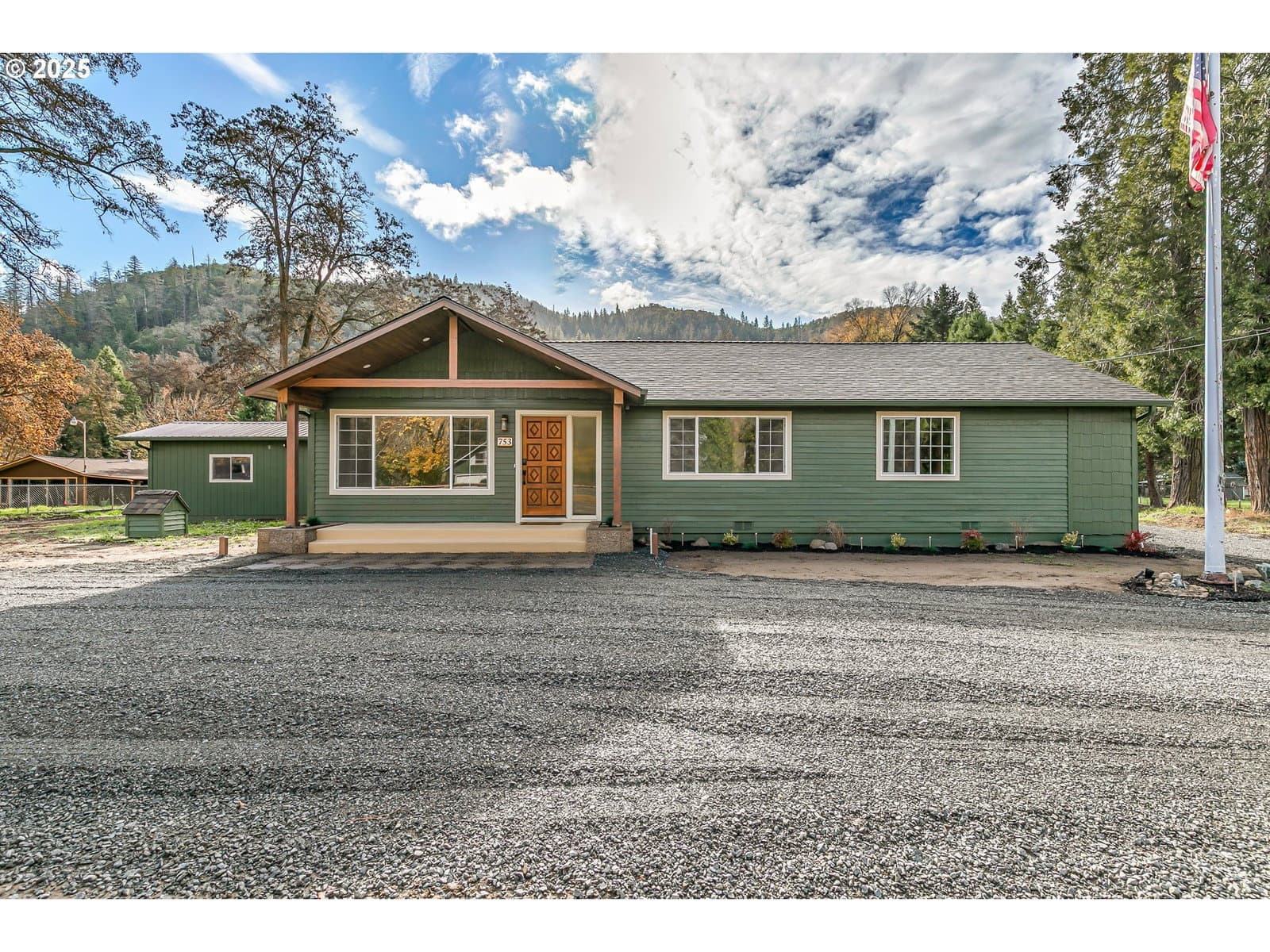 Listing photo 1 of 6