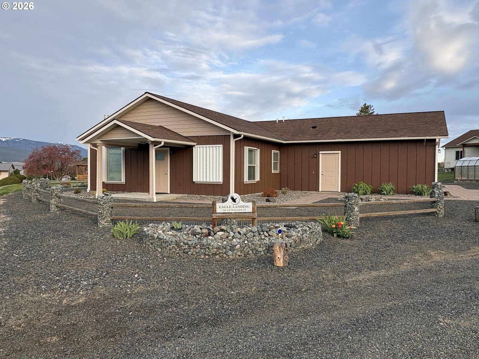 Listing photo 1 of 6