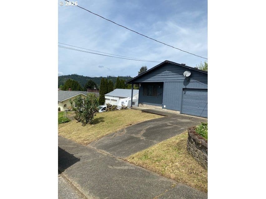 Listing photo 1 of 4