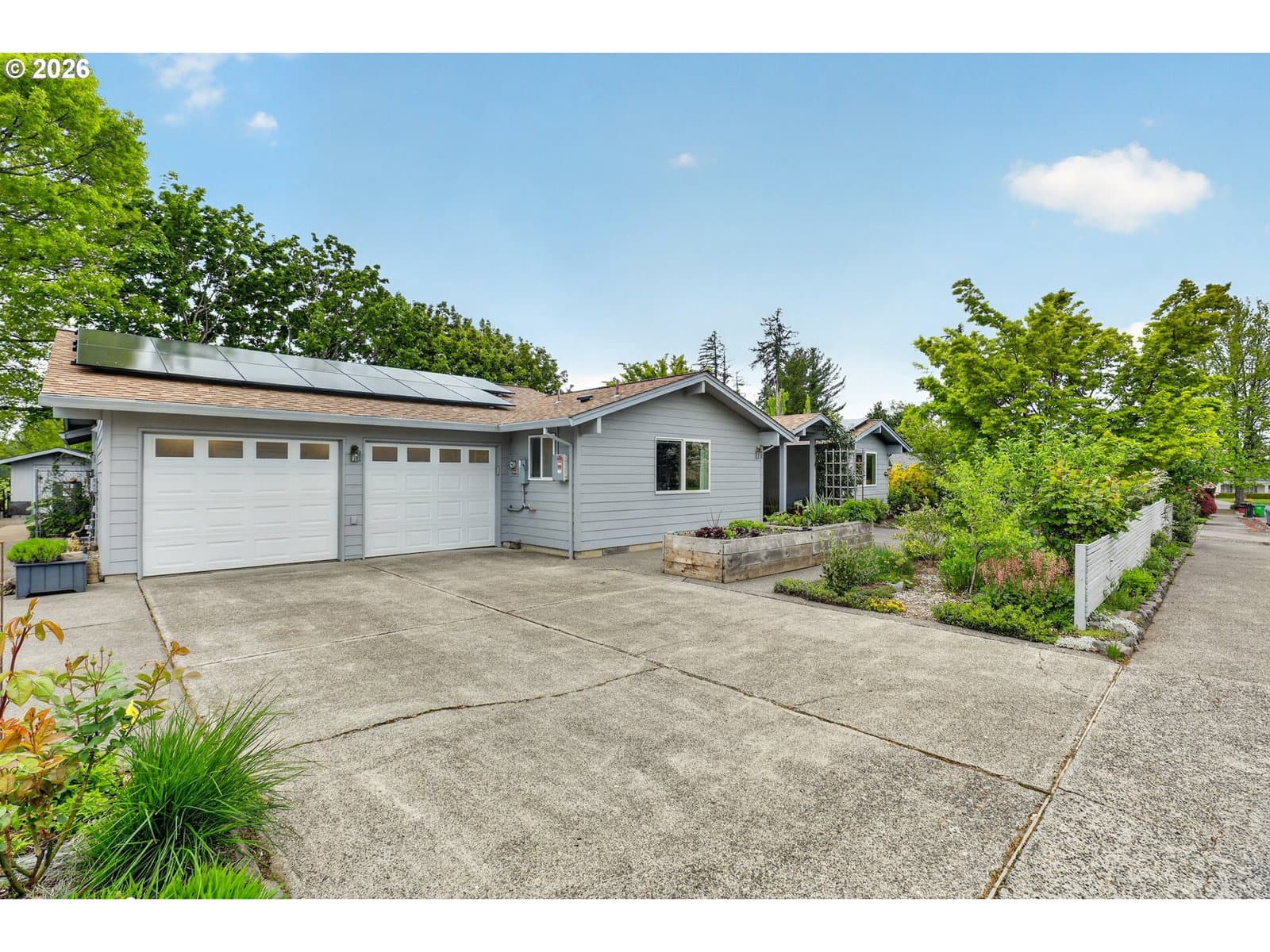 Listing photo 1 of 6