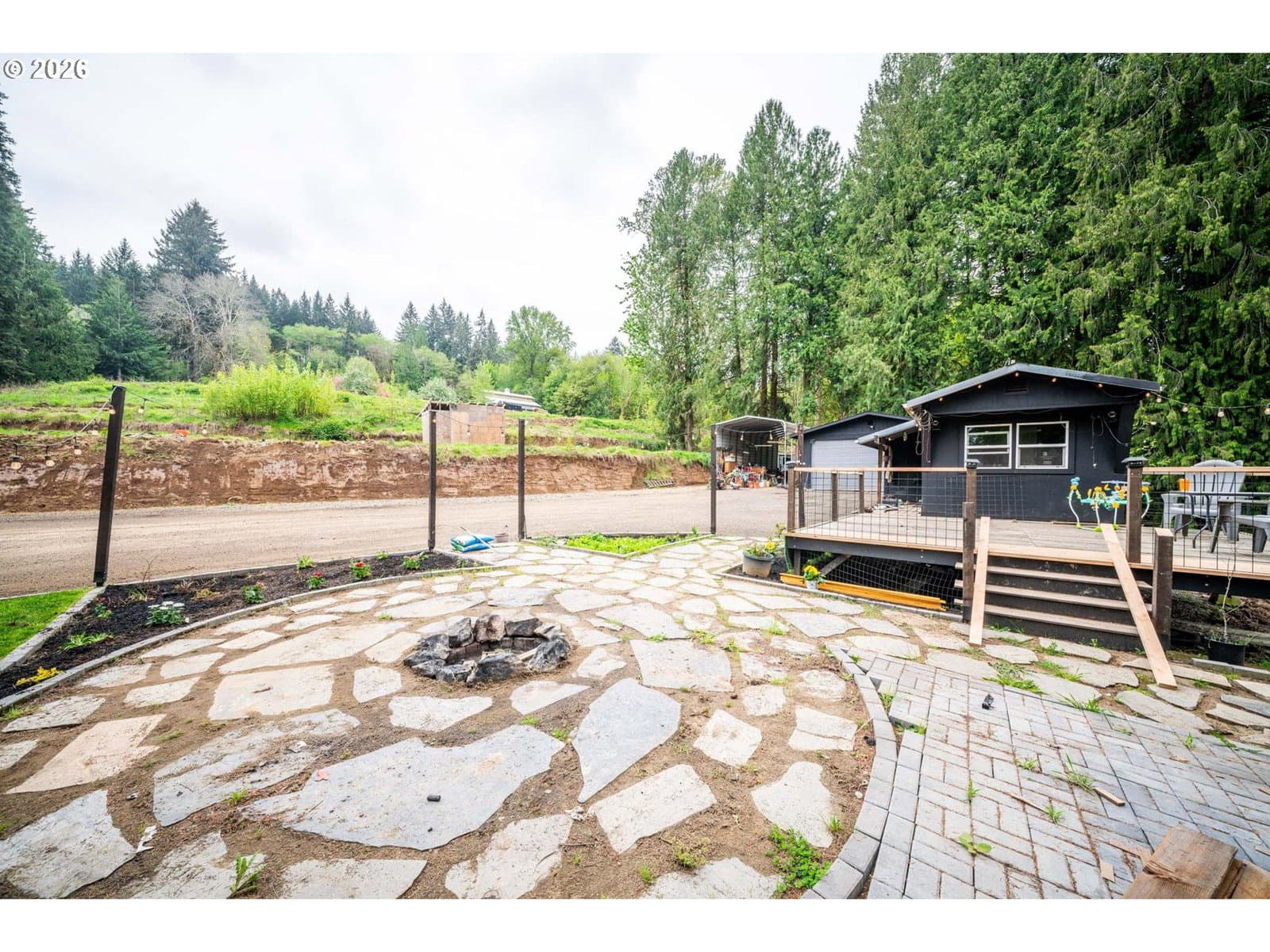 Listing photo 1 of 6