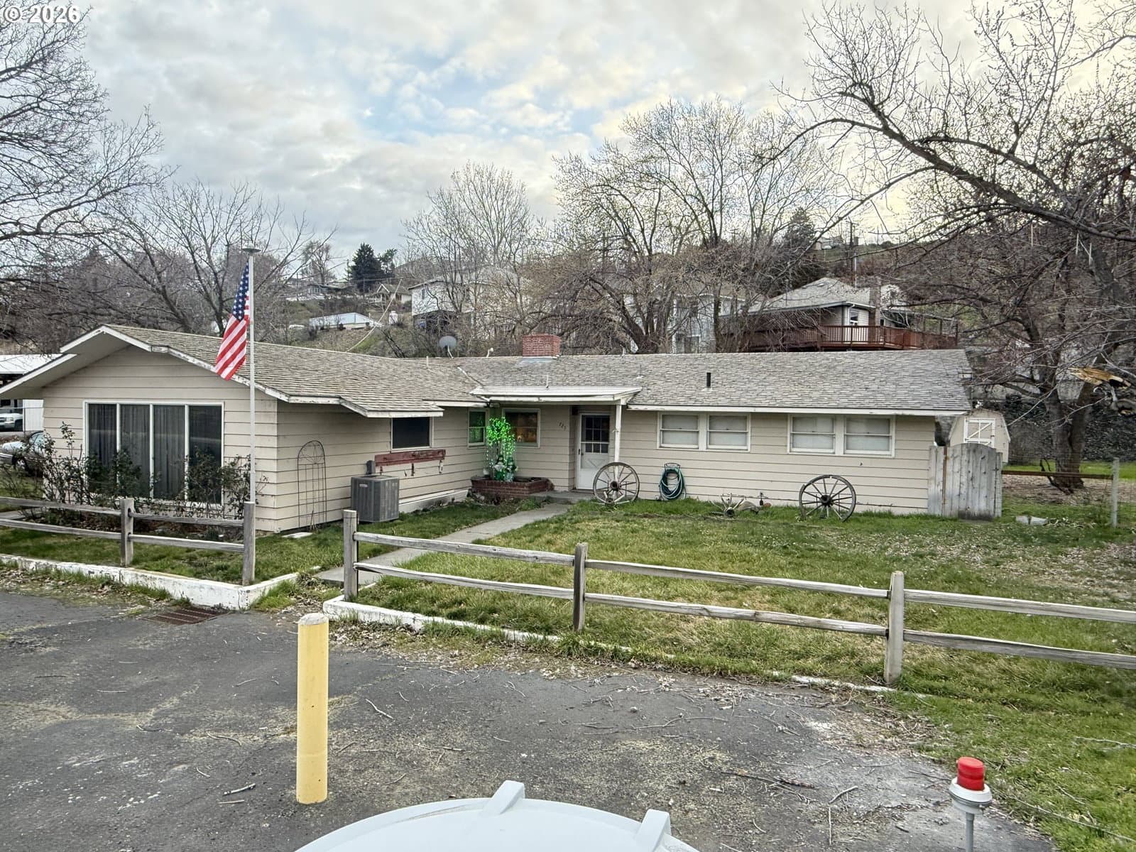 Listing photo 1 of 6