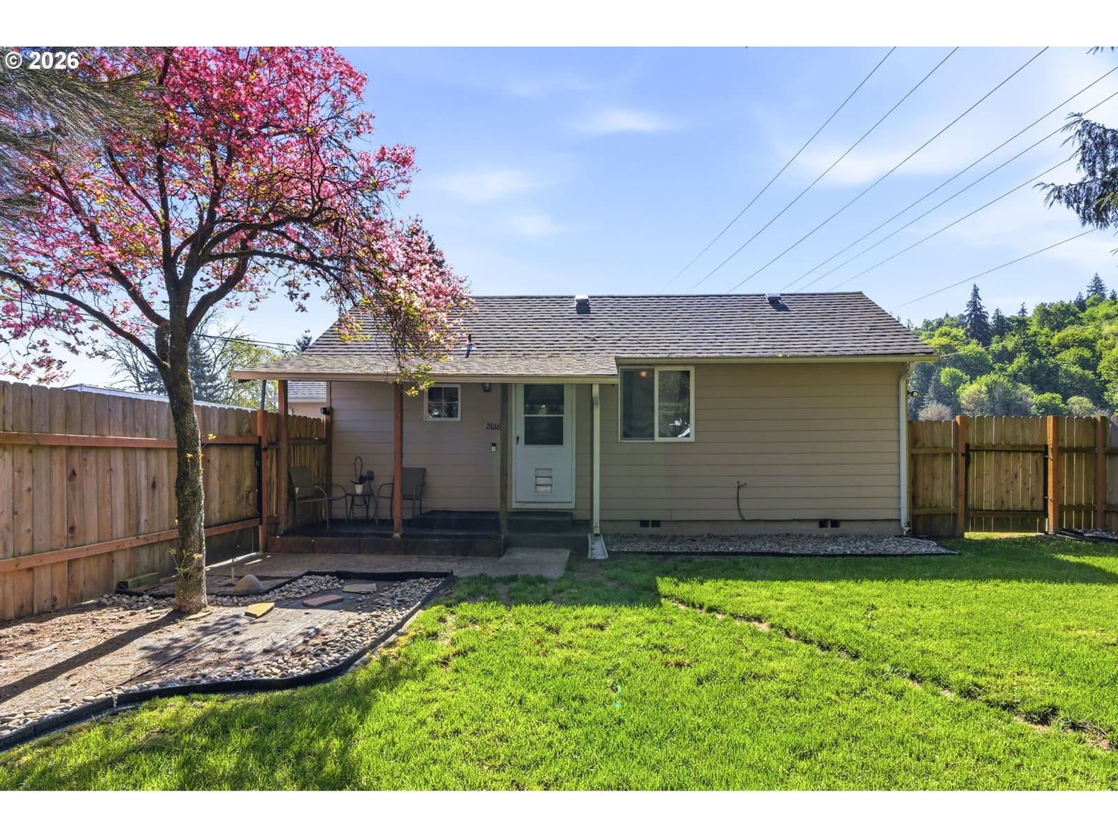 Listing photo 1 of 6