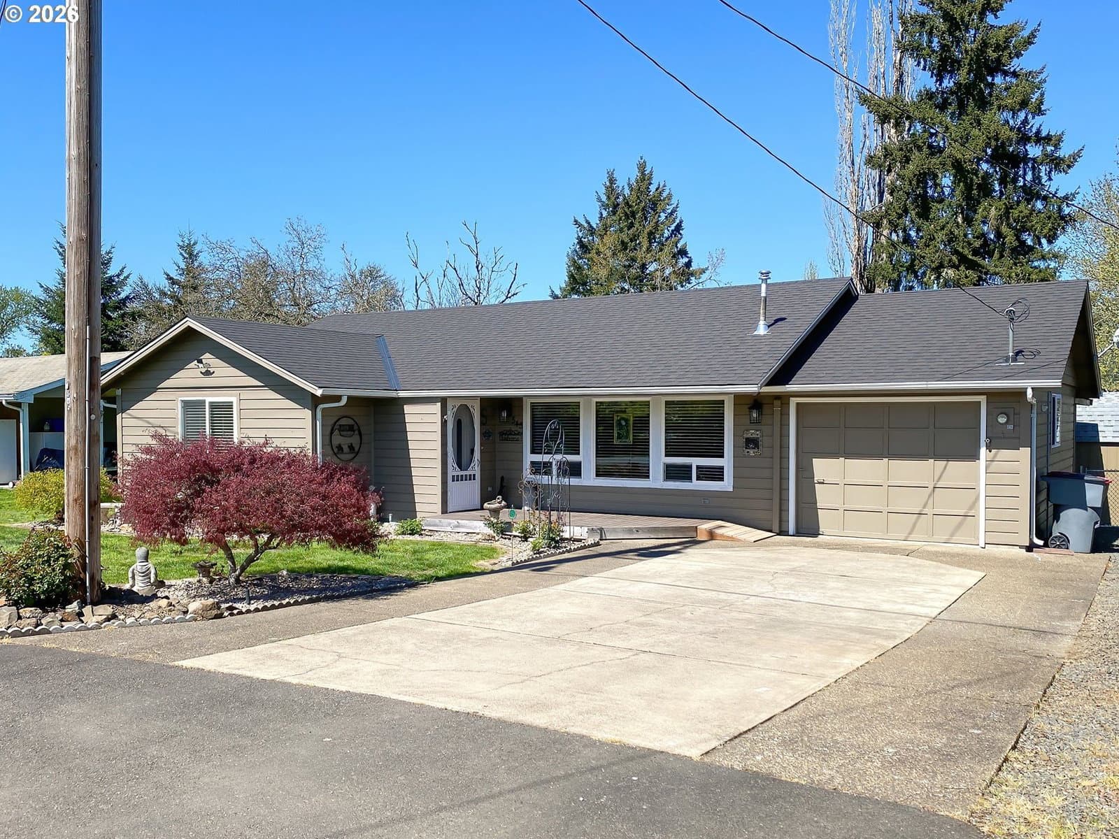 Listing photo 1 of 6