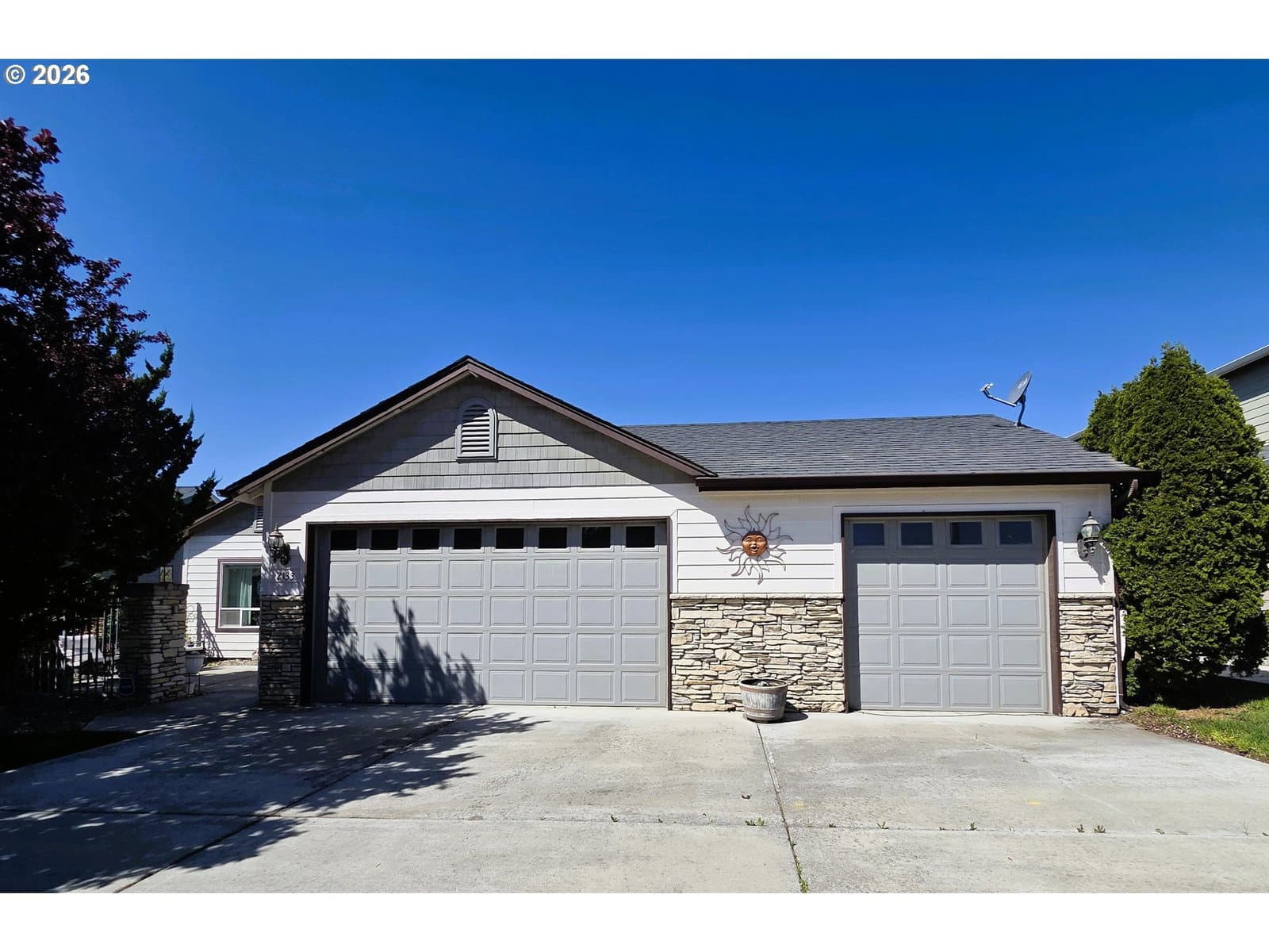 Listing photo 1 of 6