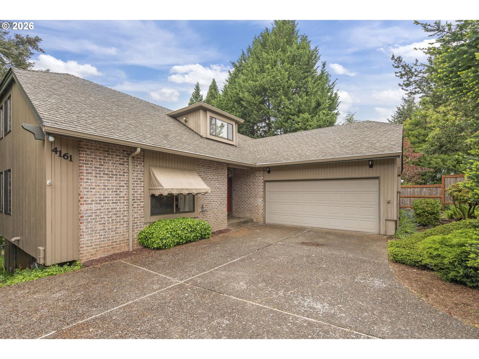 Listing photo 1 of 6