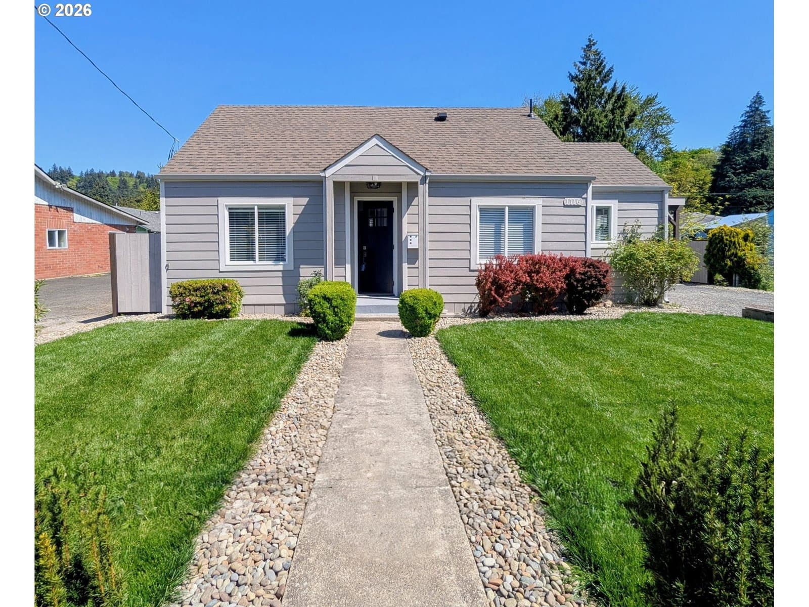 Listing photo 1 of 6
