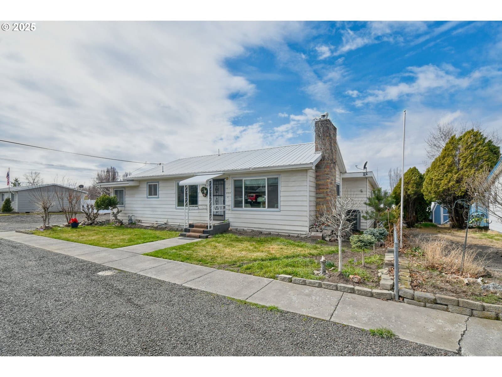 Listing photo 1 of 6