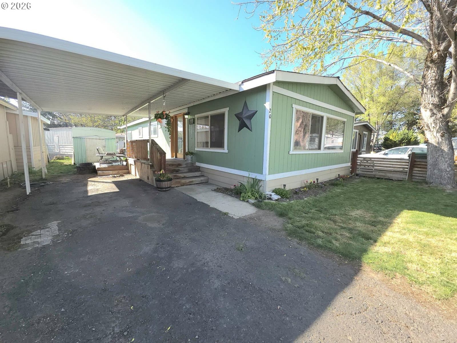 Listing photo 1 of 6
