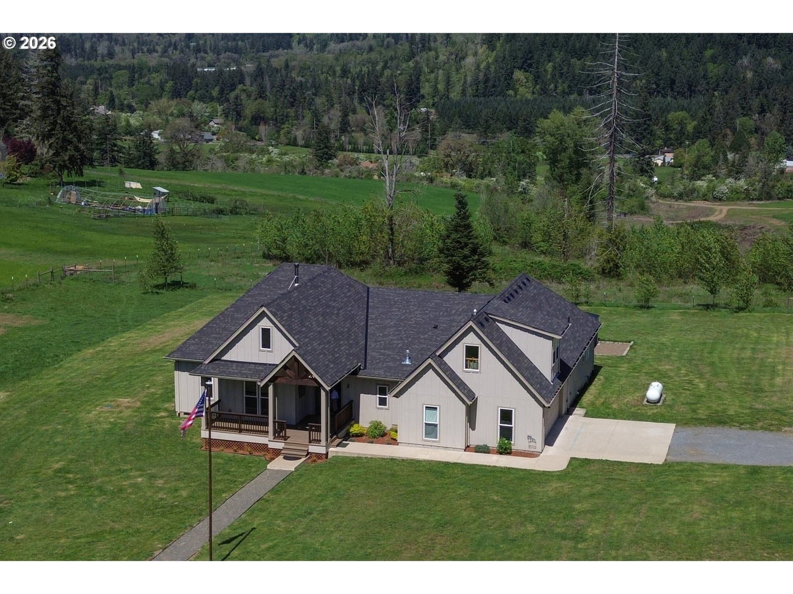 Listing photo 1 of 6