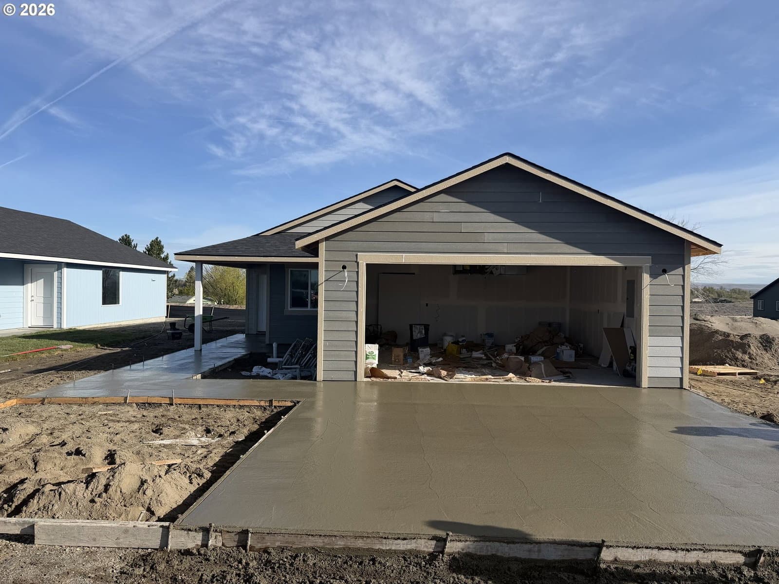 Listing photo 1 of 2
