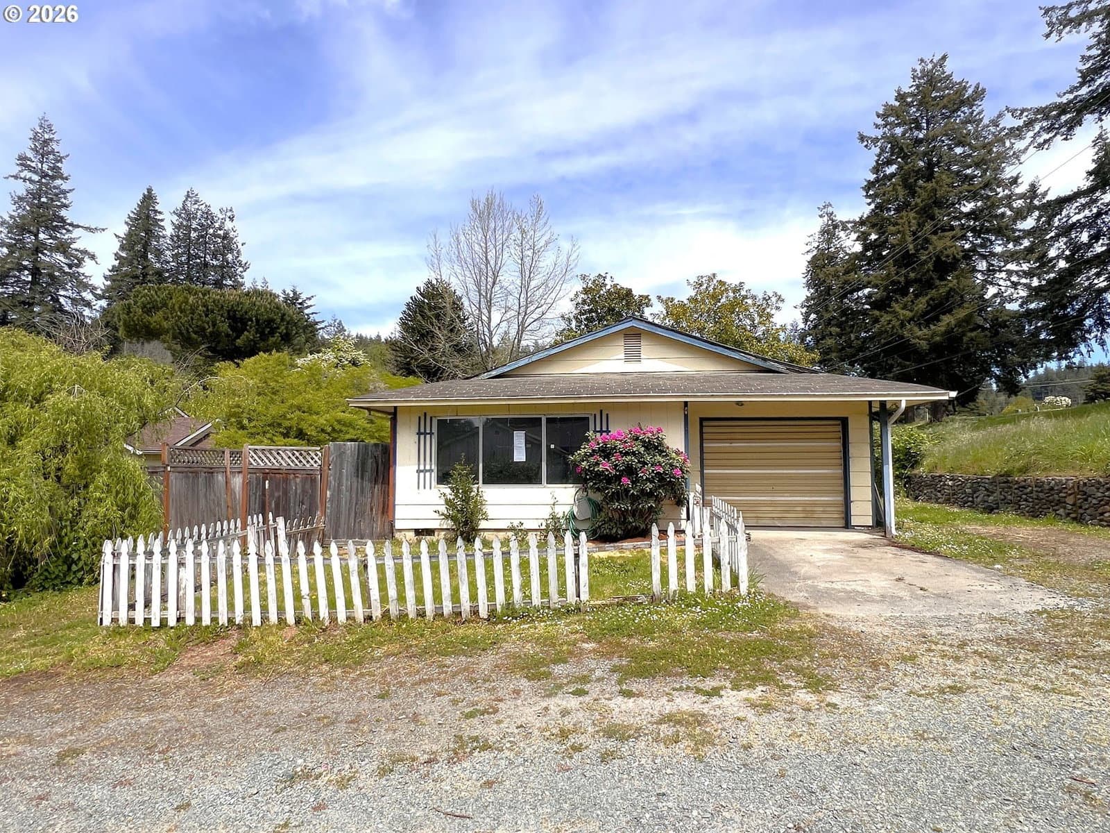 Listing photo 1 of 6