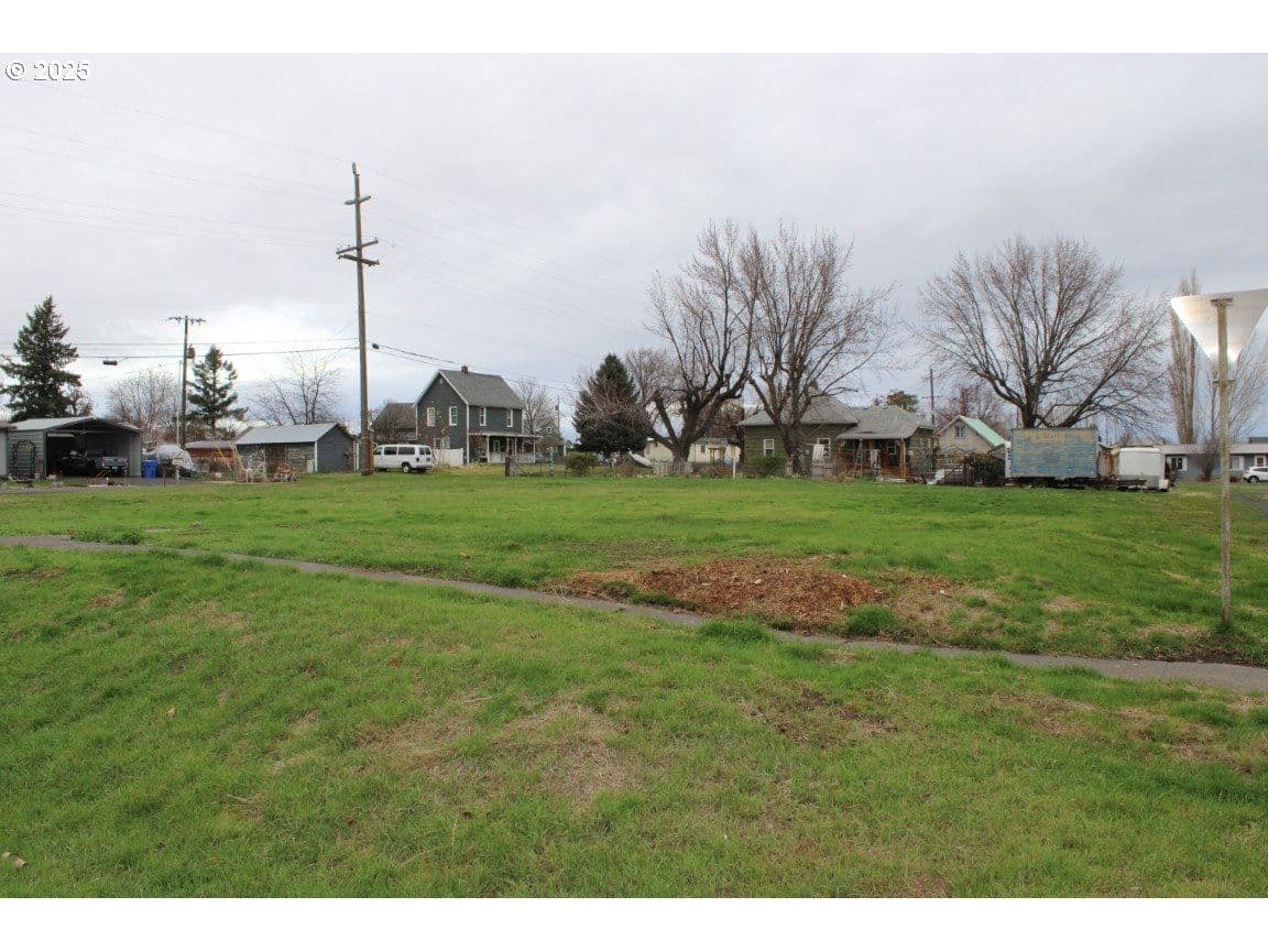 Listing photo 1 of 3