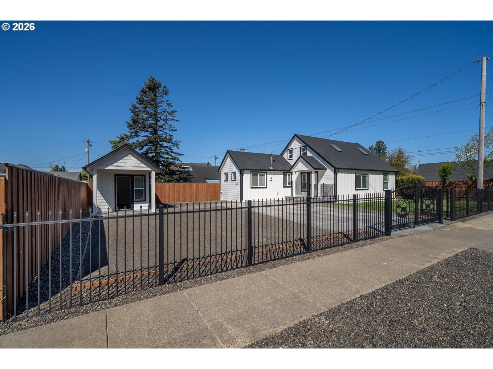 Listing photo 1 of 6