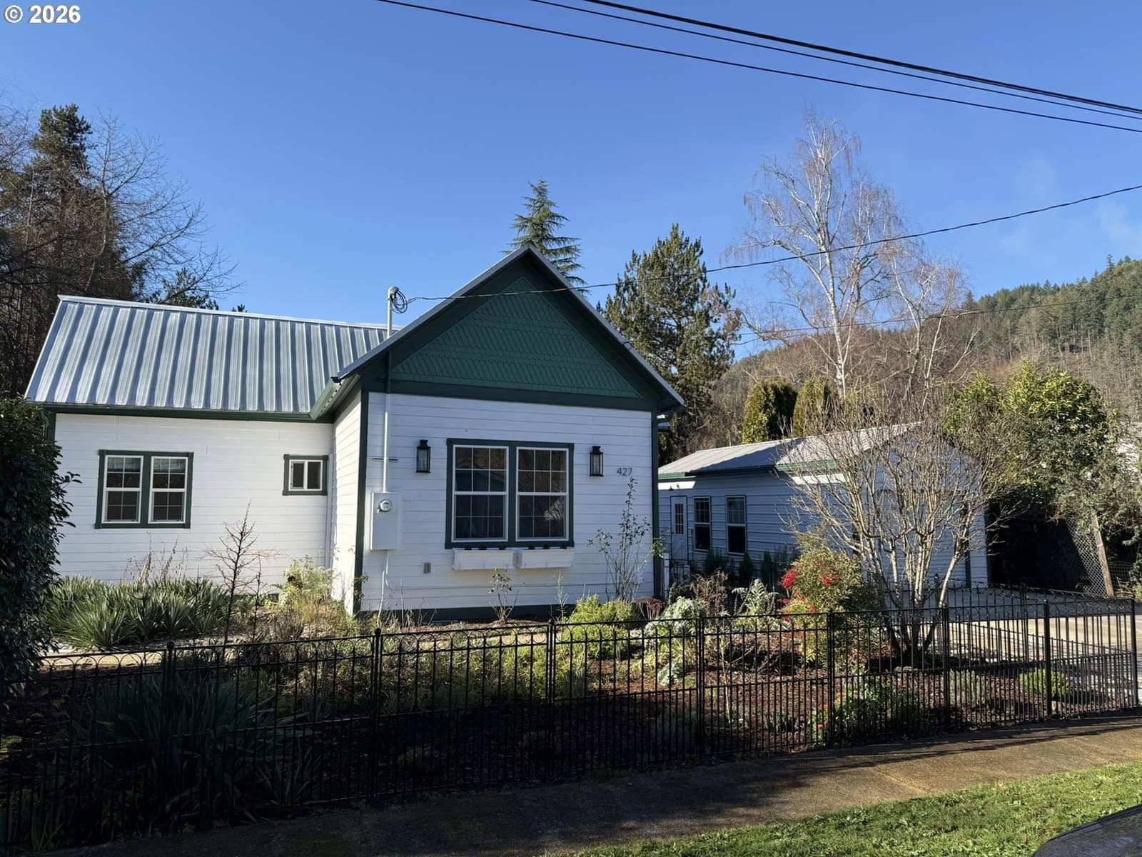 Listing photo 1 of 6