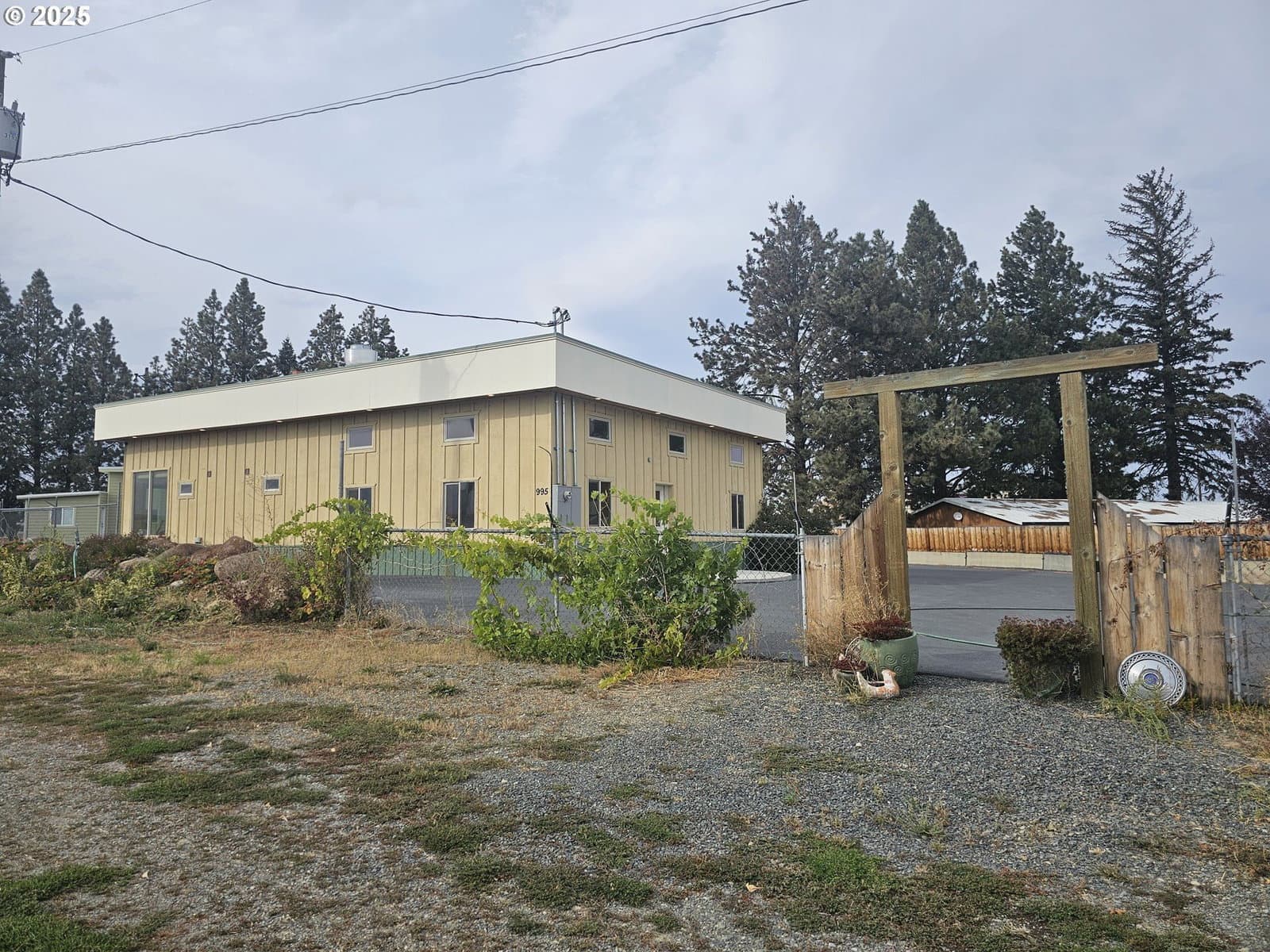 Listing photo 1 of 6