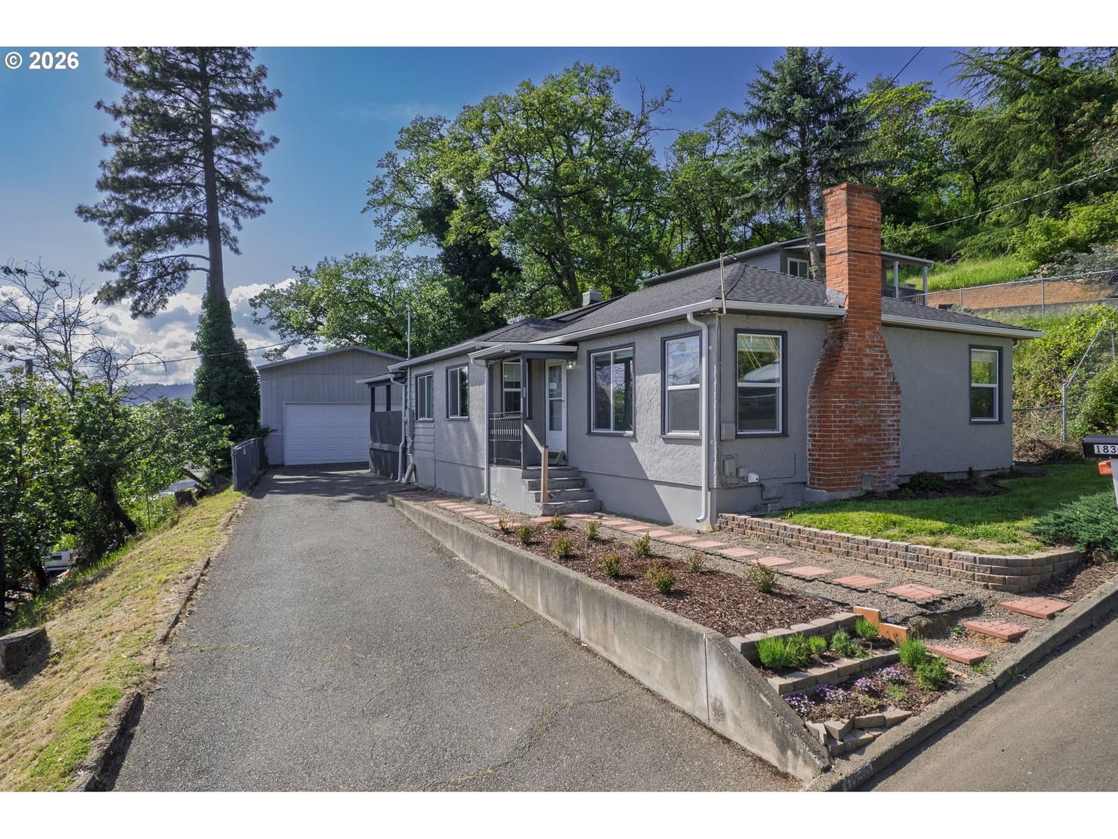 Listing photo 1 of 6