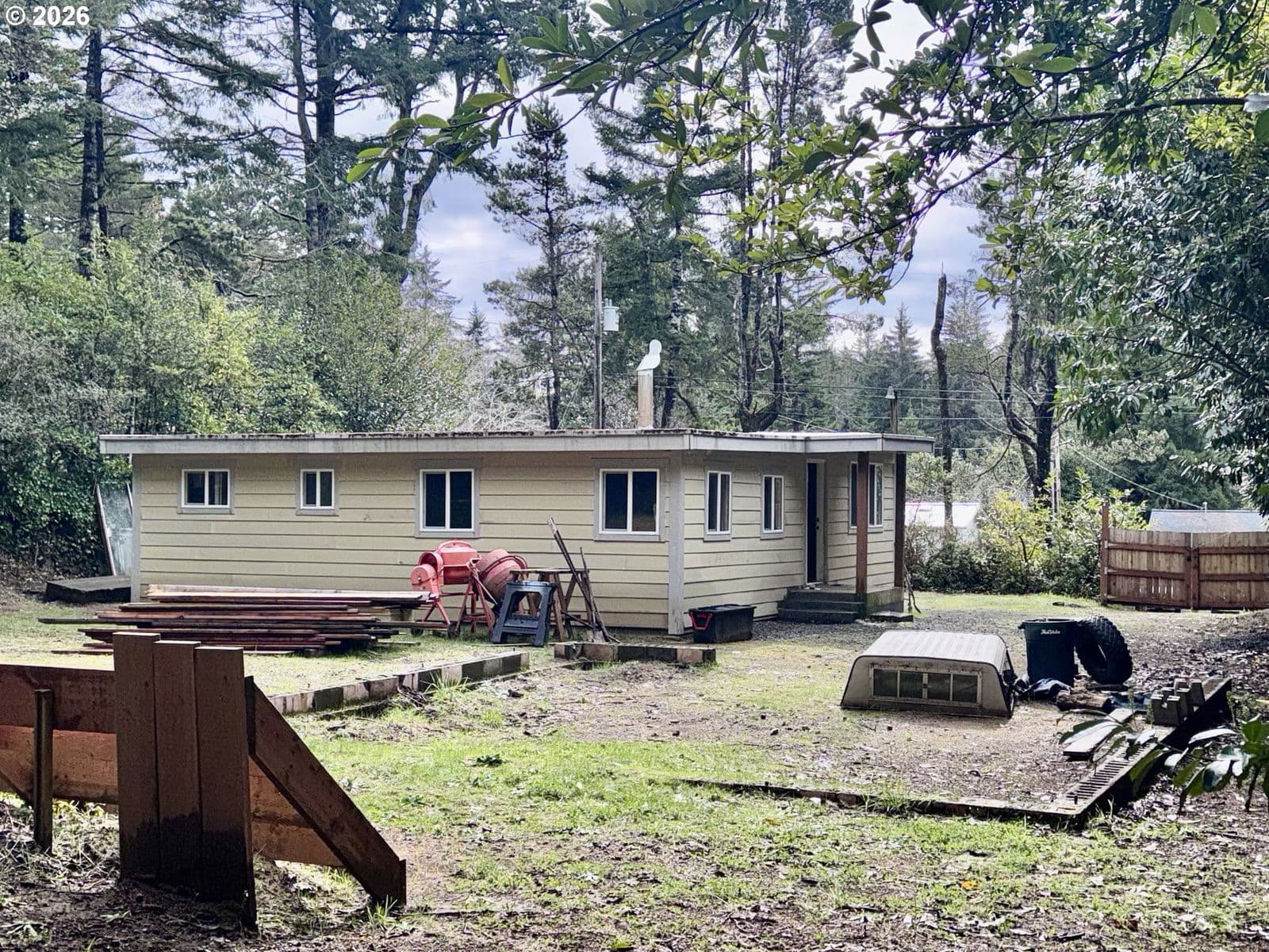 Listing photo 1 of 6